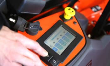 De Zenith E, een zero-turn zitmaaier met volledig elektrische aandrijving 10