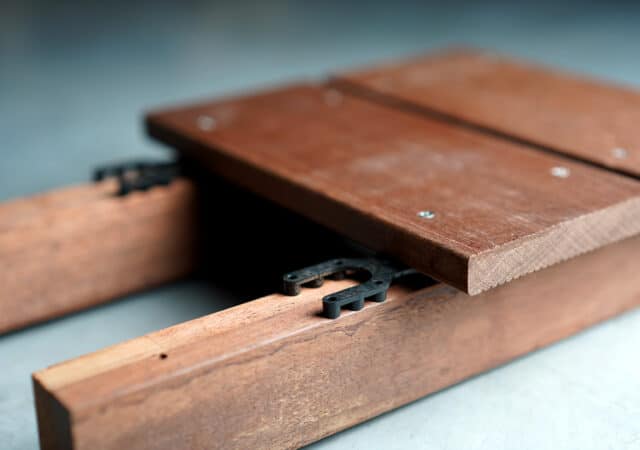 Onzichtbaar systeem om houten terras te installeren 3