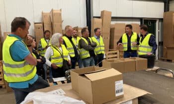 Leden Cultuurgroep Rozen bezoeken Fulfilment Center Arcen 12