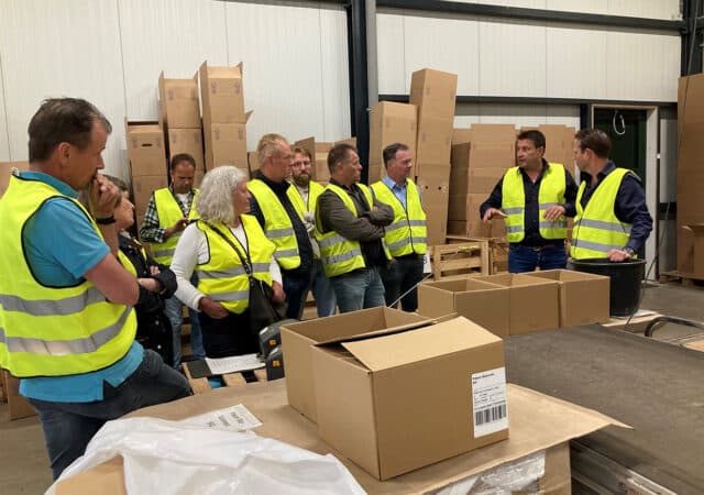 Leden Cultuurgroep Rozen bezoeken Fulfilment Center Arcen 2
