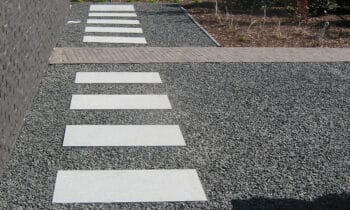 Buitenomgevingen ontharden met een sponstuin 10