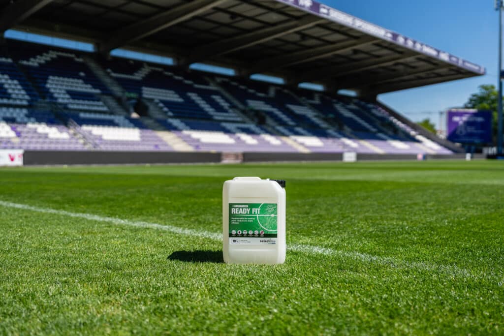 Ready-to-use line marking paint with fast drying time, compatible with machines and line-marking robots 1