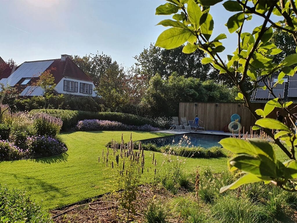GENIETEN VAN EEN TUIN MET ZWEMBAD OF VIJVER 1