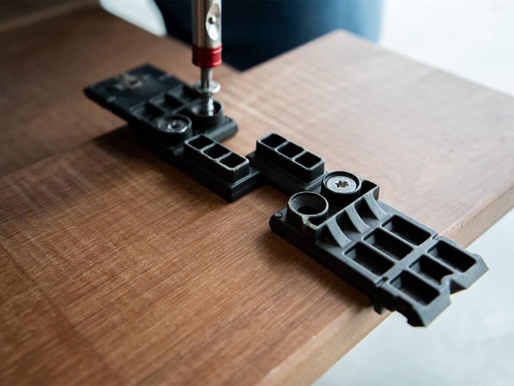 Onzichtbaar systeem om houten terras te installeren 1