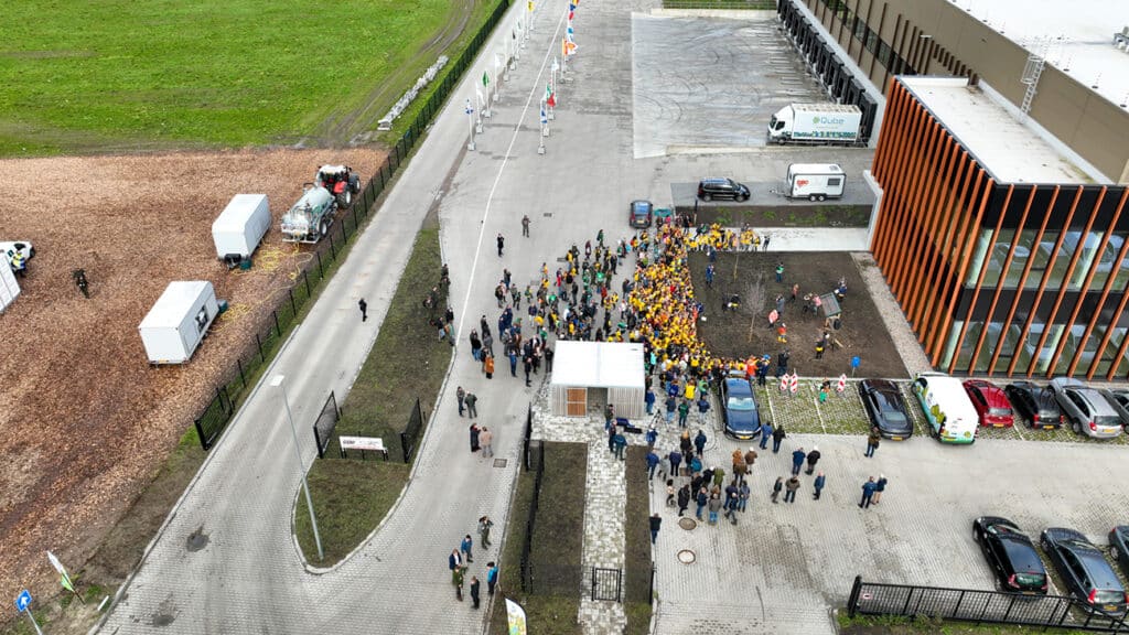 Minister van der Wal (Stikstof en Natuur) plant boom op de Nationale Boomfeestdag in Zundert 3