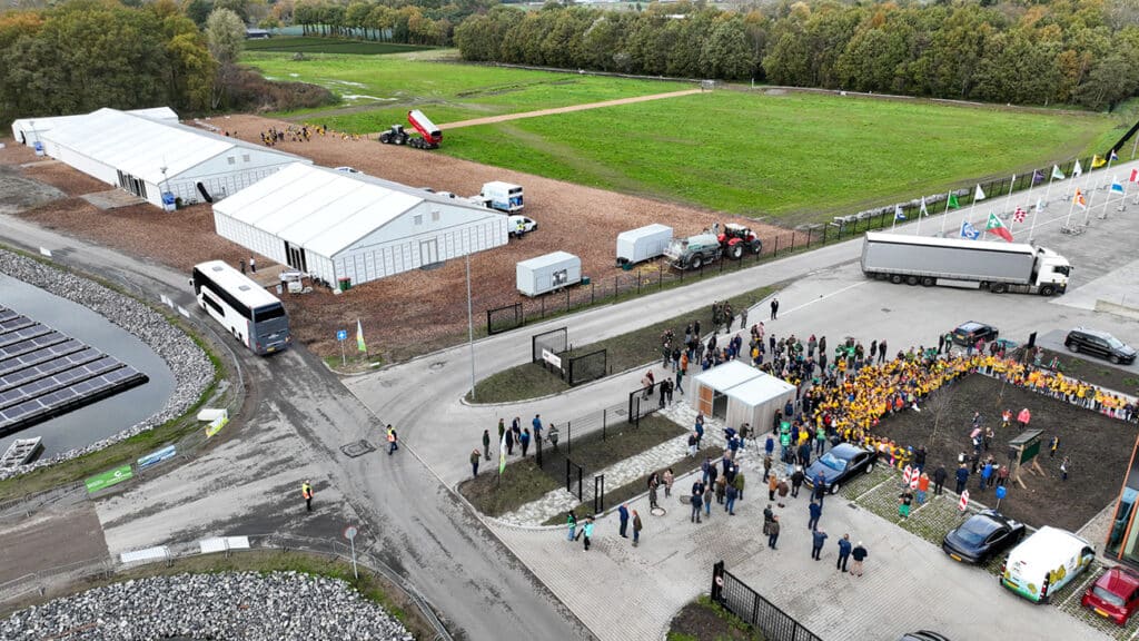 Minister van der Wal (Stikstof en Natuur) plant boom op de Nationale Boomfeestdag in Zundert 4