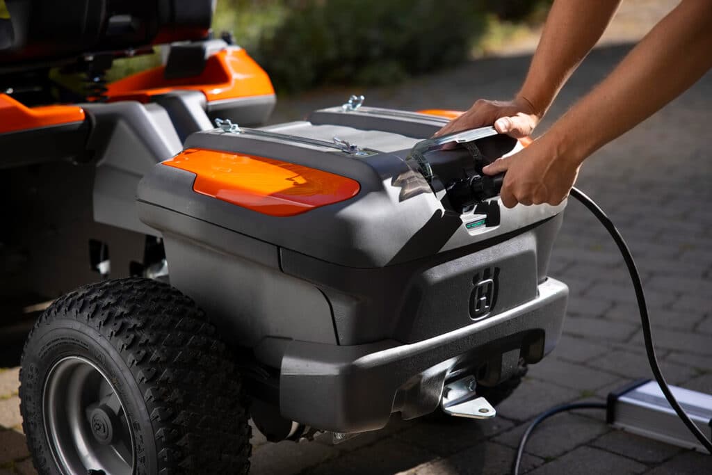 De nieuwe elektrische rider van Husqvarna: de zitmaaier van de toekomst 1