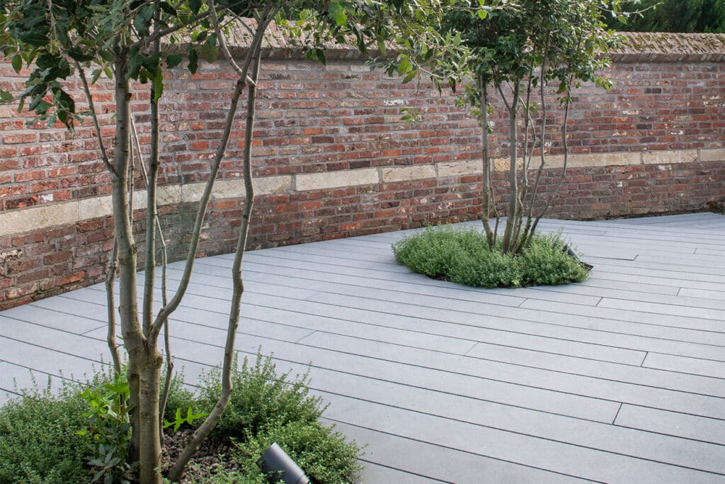 Innovatief en praktisch terras rond Hasseltse zwemvijver 1