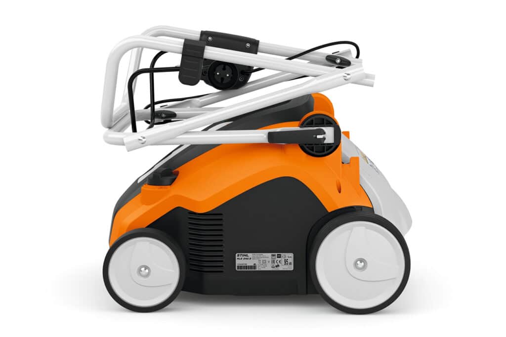 Scarifying and aerating for sustainable lawn care 2