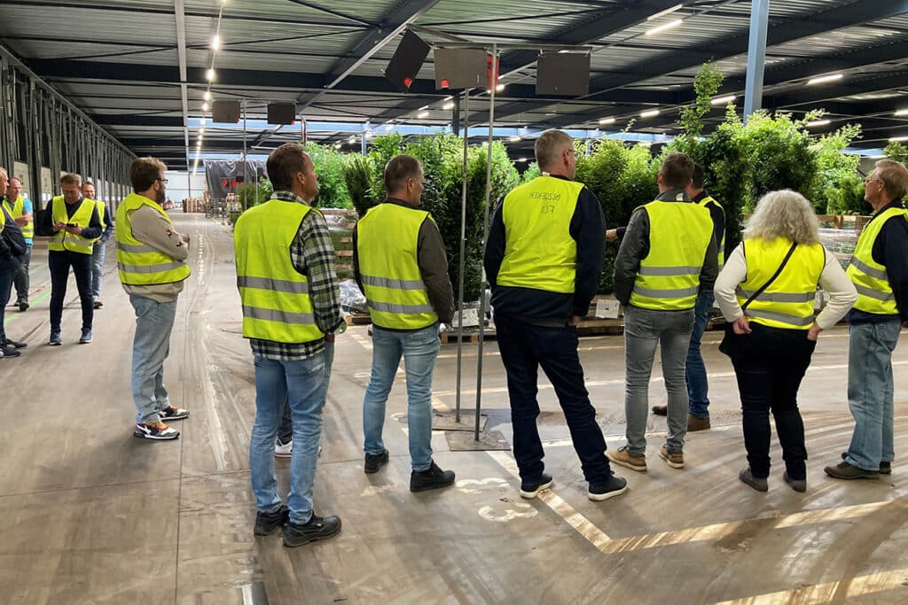 Leden Cultuurgroep Rozen bezoeken Fulfilment Center Arcen 1