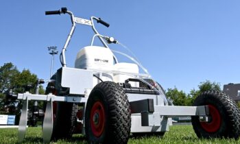 Revolutionaire belijningsmachine maakt het voetbalclubs gemakkelijker 12