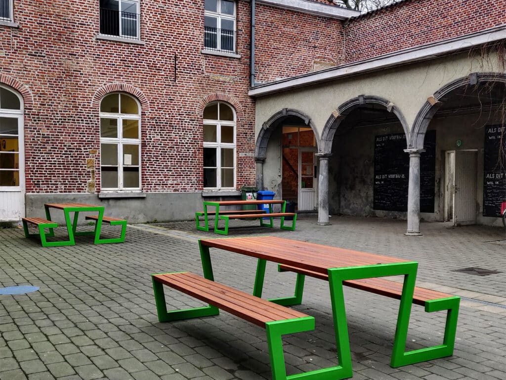 Aangepast straatmeubilair maakt plaatje af