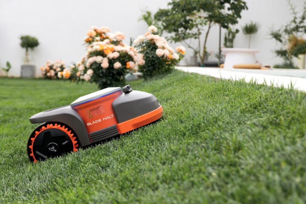 Nooit meer gecompliceerde perimeterbedrading bij deze robotmaaiers