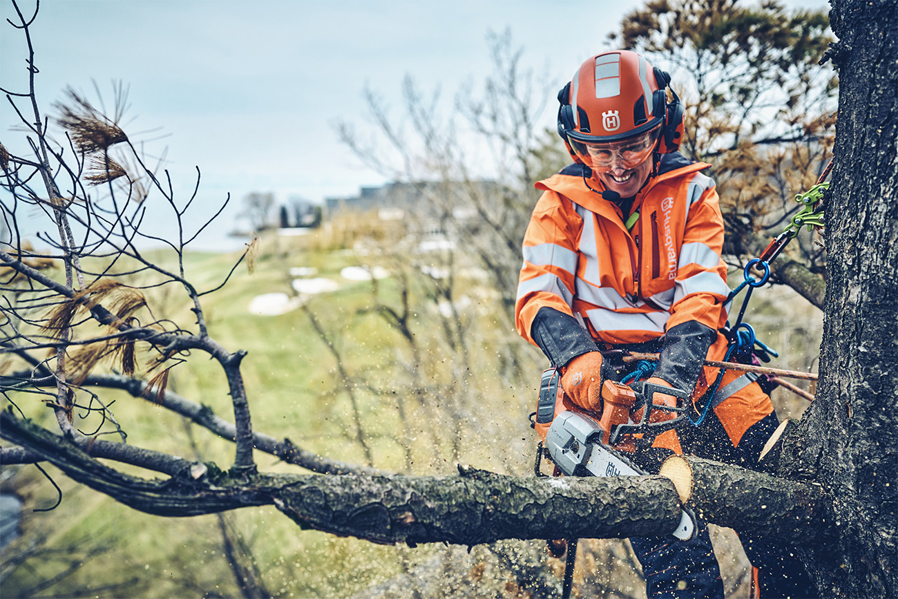 Husqvarna lance la première tronçonneuse à batterie au monde équipée d'un embrayage 7