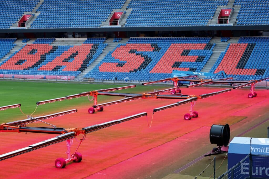 Newest generation grow light systems for top sports fields