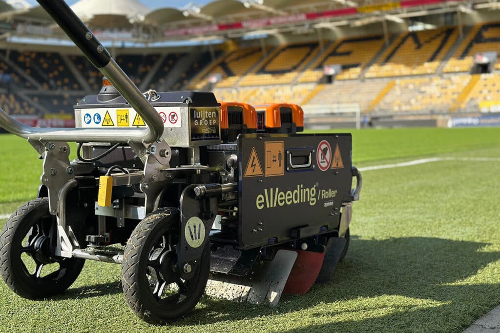 Elektrische schok maakt korte metten met onkruid op kunstgras 2