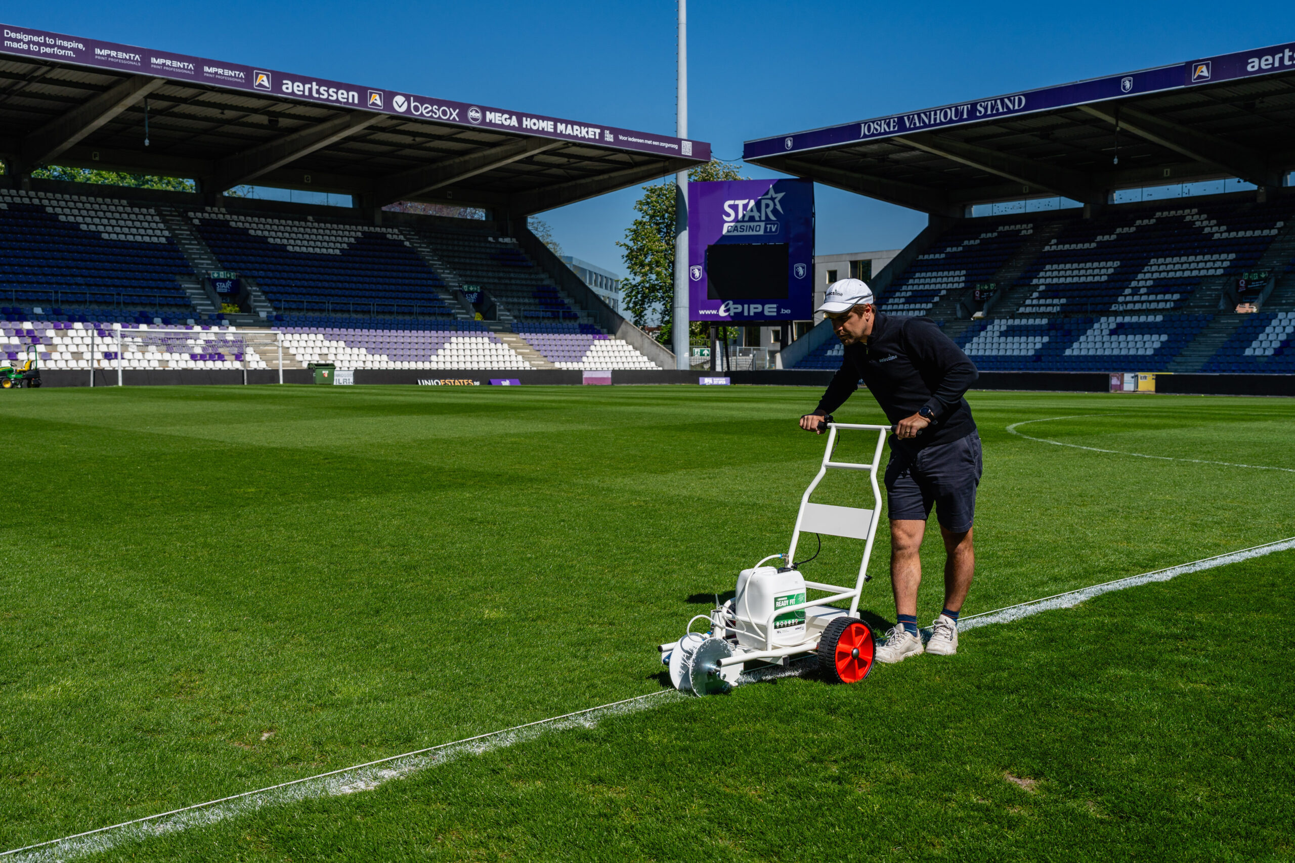 Gebruiksklare belijningsverf met snelle droogtijd, compatibel met machines en belijningsrobots 1