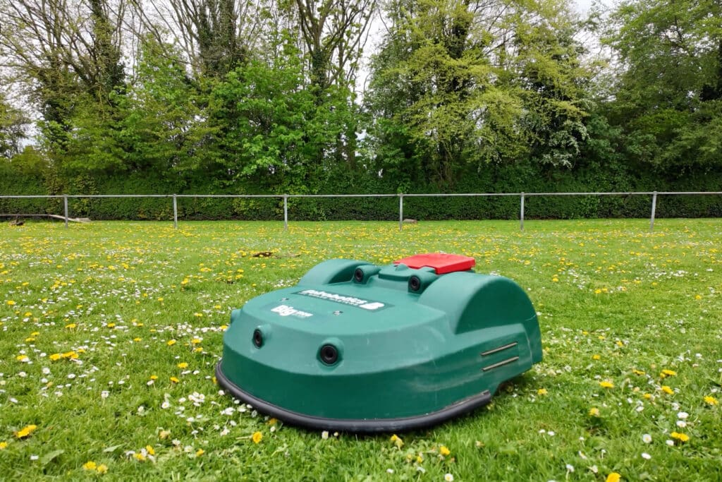 Robotmaaiers voor sportvelden: besparen op onderhoud en personeel 2